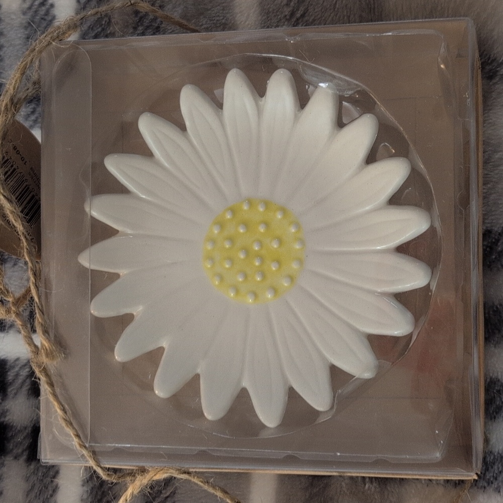 Ceramic 4 Inch Daisy Ring Dish - White and Yellow